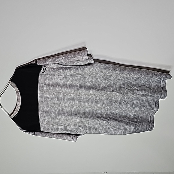 And1 silver and black XL athletic short sleeve shirt - Picture 3 of 7